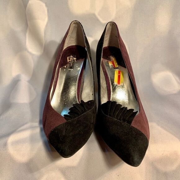 TWO COLOR SUEDE HIGH HEELS by DAISY FUENTES 7 - Picture 4 of 7